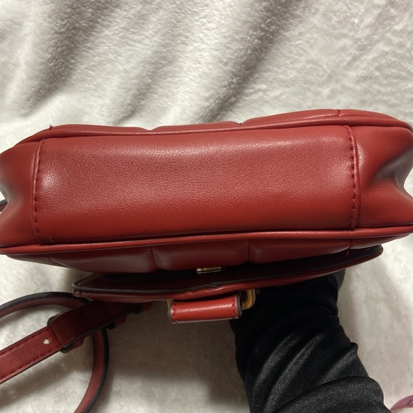 Elegant Red Quilted Shoulder Bag - Picture 5 of 13